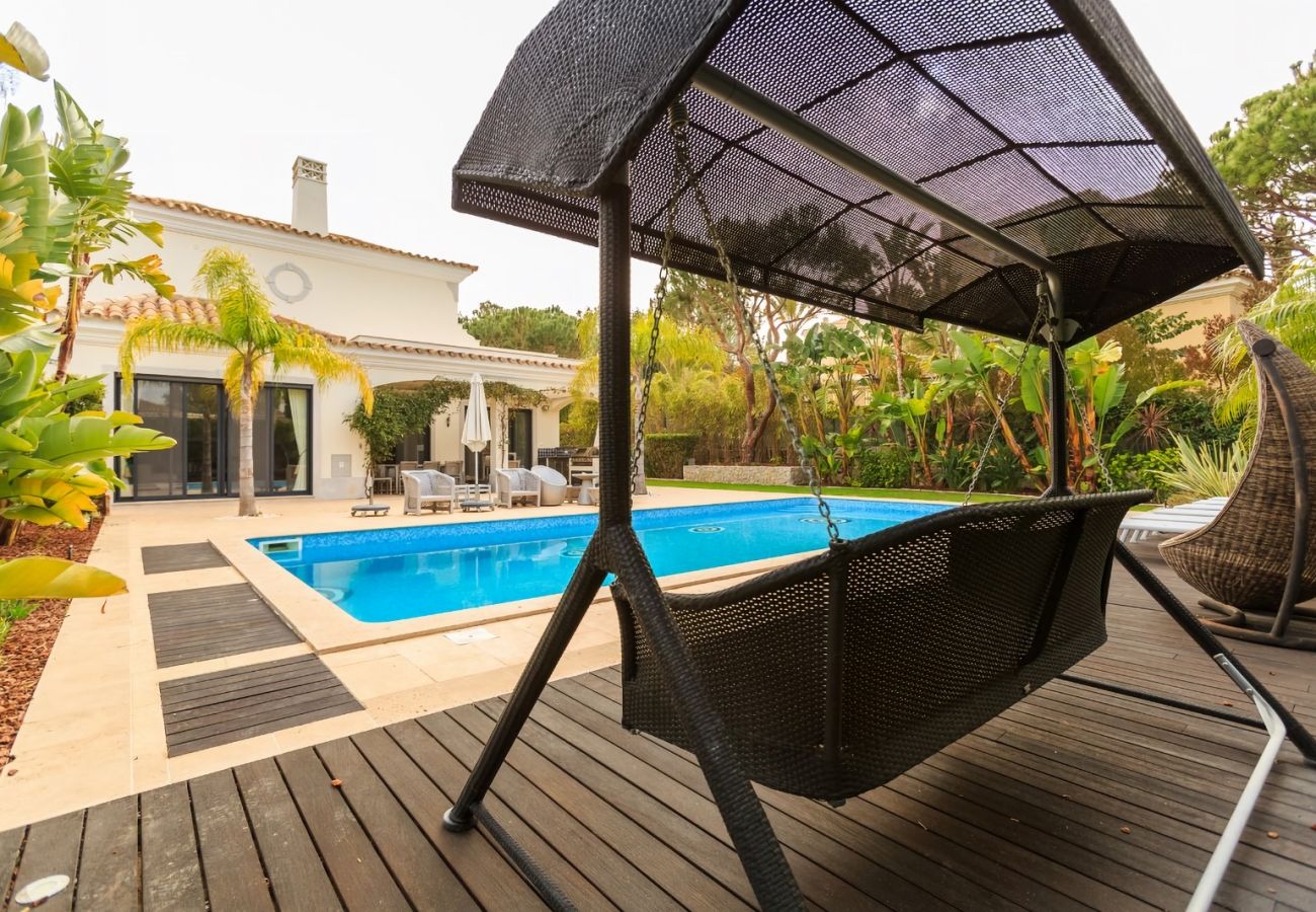 Villa in Almancil - Villa Dasha by the Lake