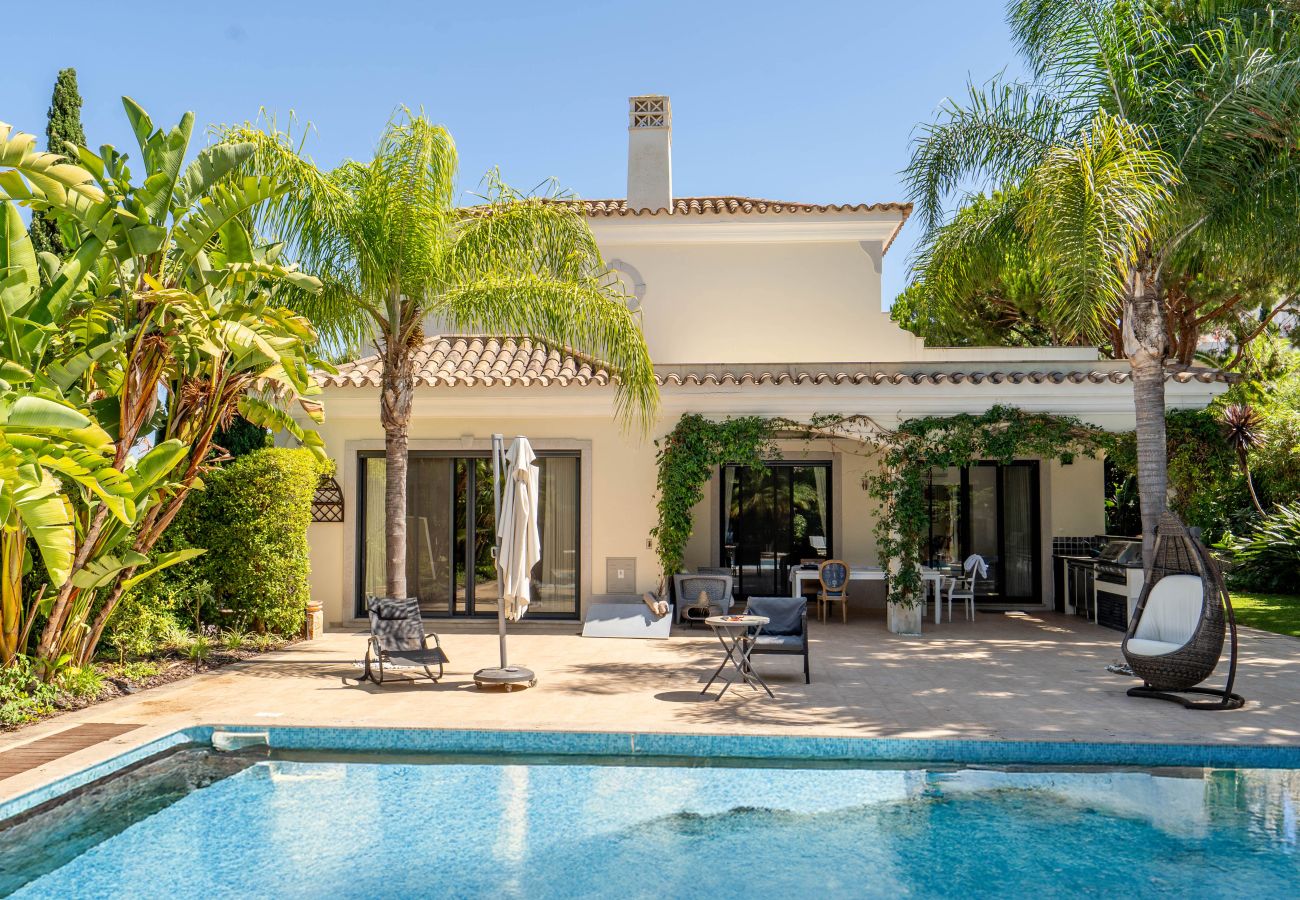 Villa in Almancil - Villa Dasha by the Lake